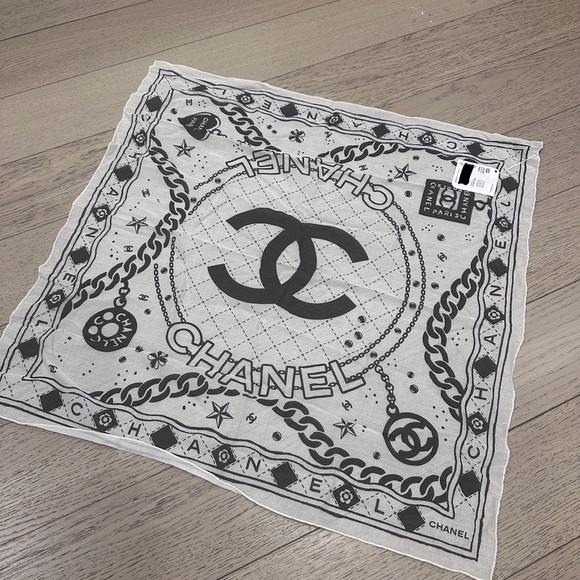 Brand new never worn CHANEL scarf - Picture 2 of 3